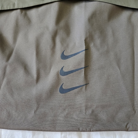 Nike Storm Fit Run Division Hooded Jacket Olive DV1247-222 Women's Size Large - Picture 12 of 12